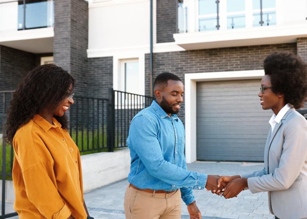 58.3% of home flips were purchased with cash, 41.7% with financing
